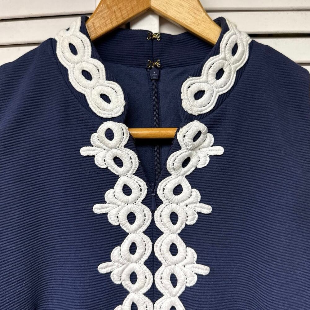 Lilly Pulitzer Size Small Callista Shift Dress 23390 True Navy White Lace Trim - Picture 2 of 5